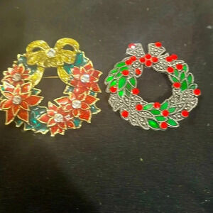 2 vintage Christmas Wreath Brooches